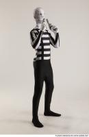 08 2019 01 JIRKA MORPHSUIT WITH TWO GUNS